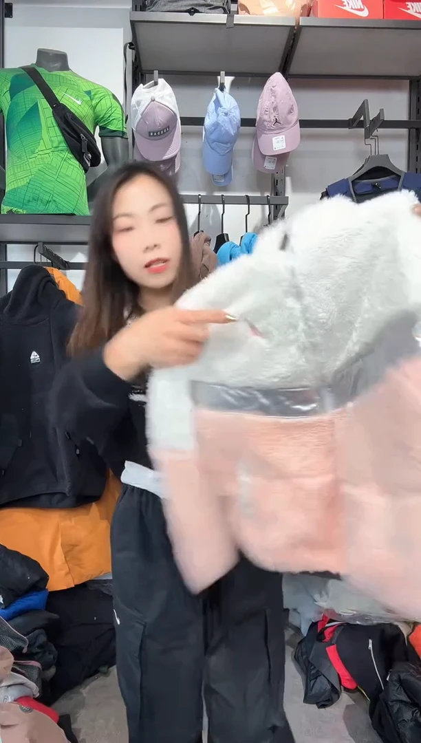 1380  编码 瑕疵款直播间过款为准 尺码  130