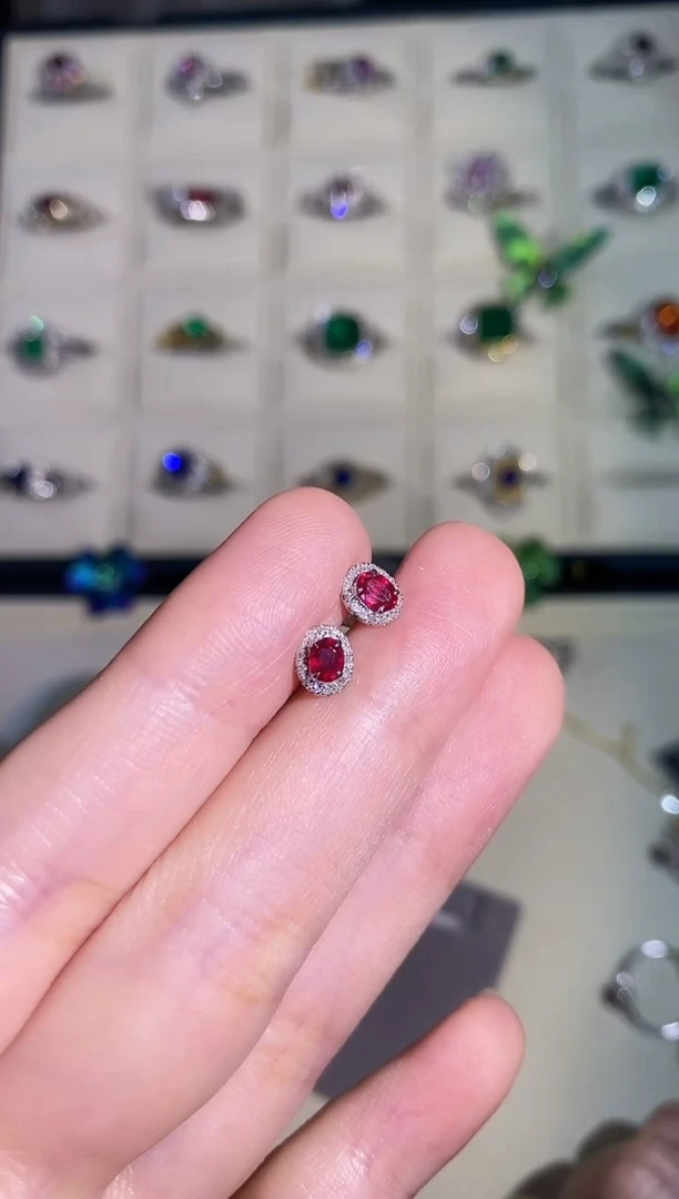 18K金镶嵌耳饰红宝石112