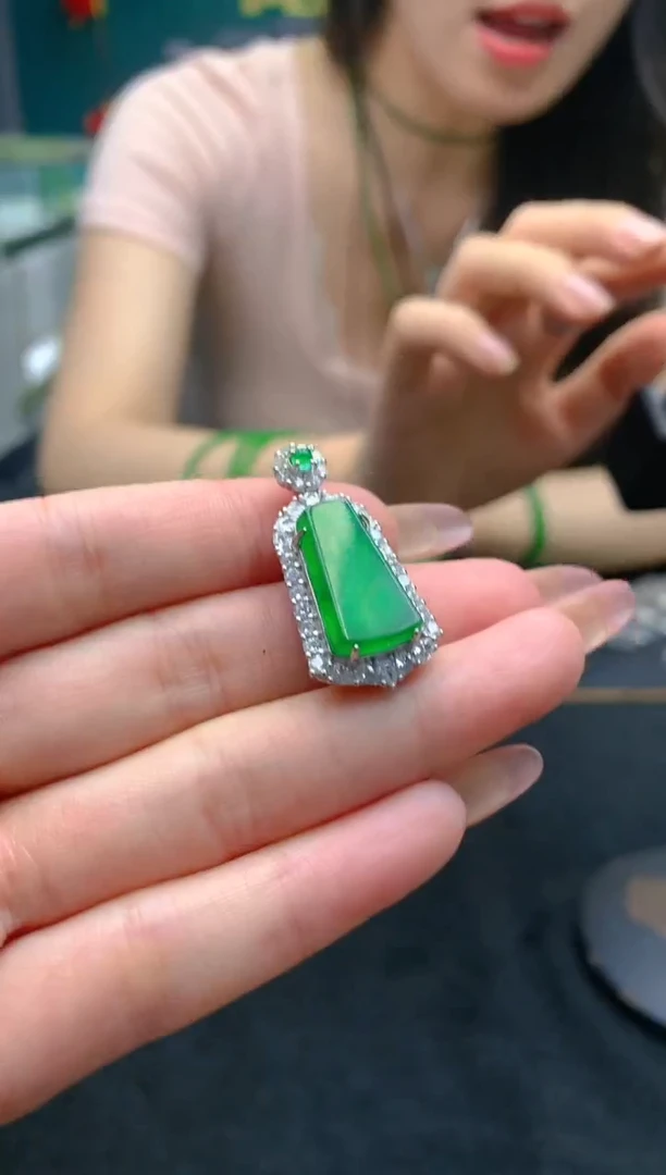 翡翠未镶嵌颈饰天然A货翡翠