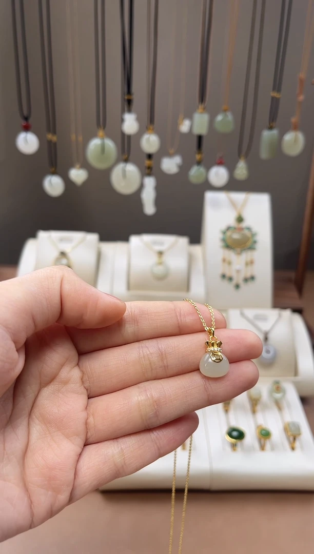 颈饰银S925镶嵌和田玉和田玉吊坠