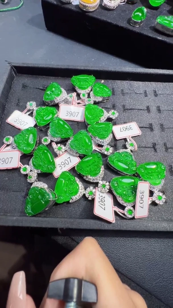 未镶嵌定制翡翠翡翠A货有轻微色差属于正常现象，佛公多样性发货1