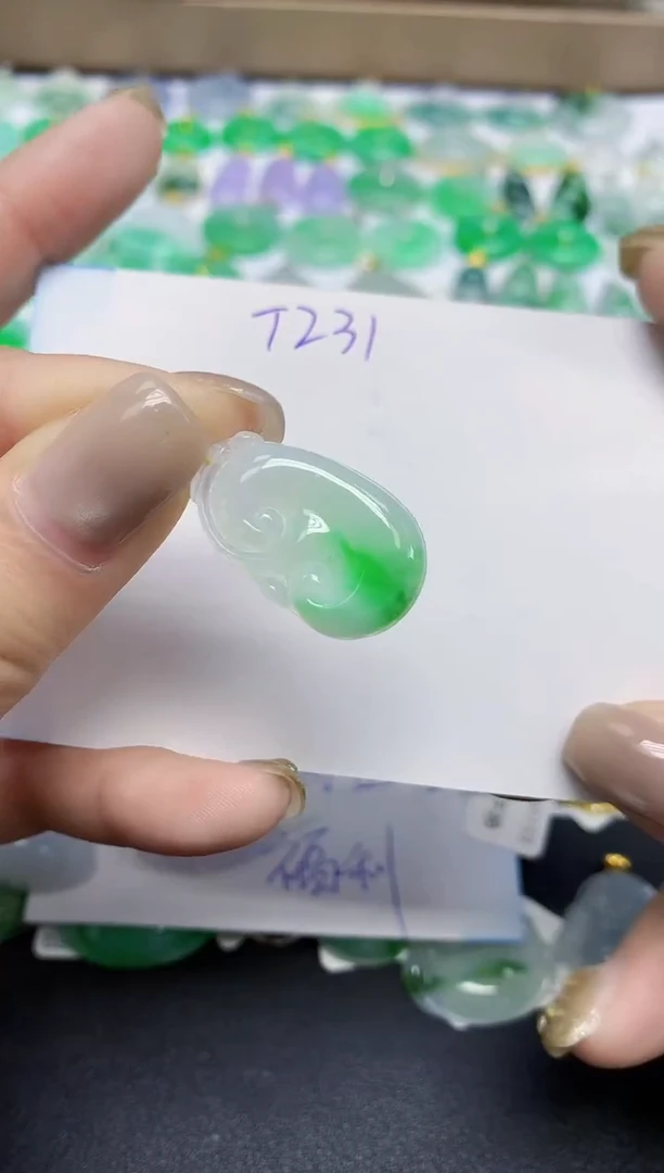 颈饰18K金镶嵌翡翠天然缅甸翡翠A货翡翠百元以上9元证书费自理