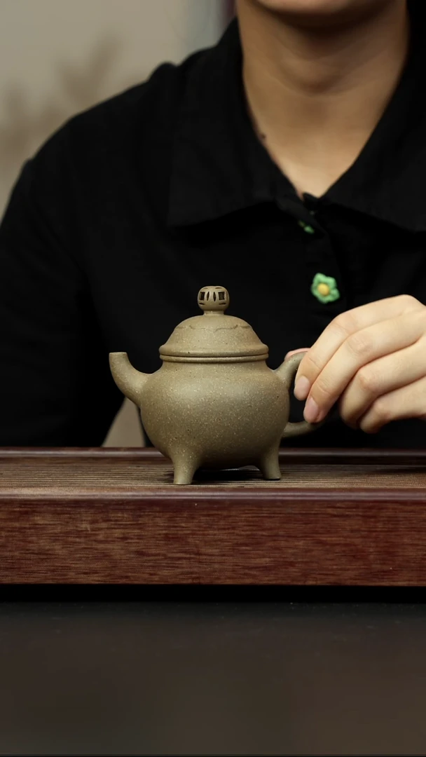 紫砂茶壶爱***?百年岩中泥 青色三足如意