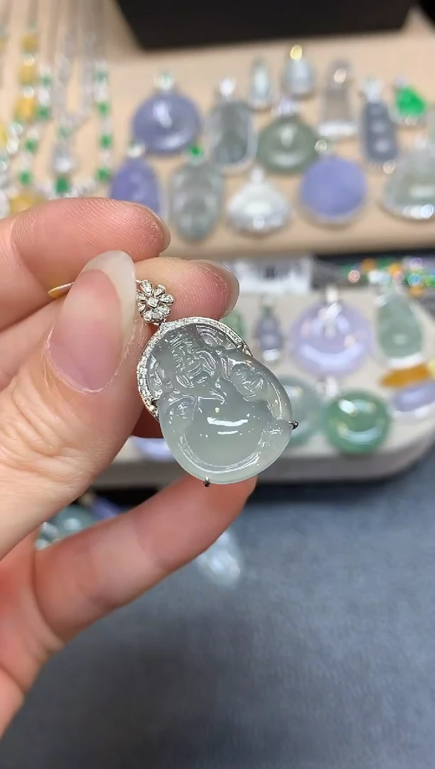 颈饰18K金镶嵌翡翠财神【无服务费