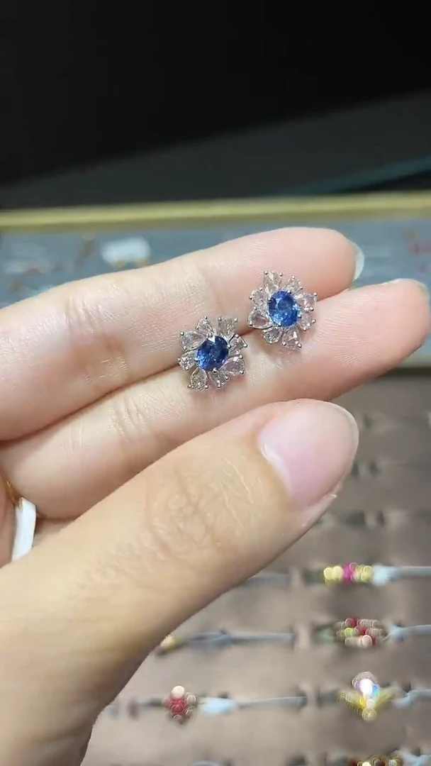 耳钉蓝宝石18K金镶嵌
