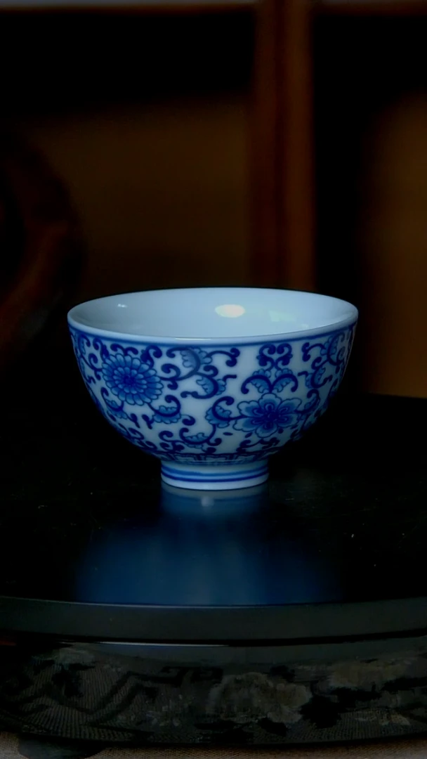 景德镇手工青花缠枝莲鸡心主人杯