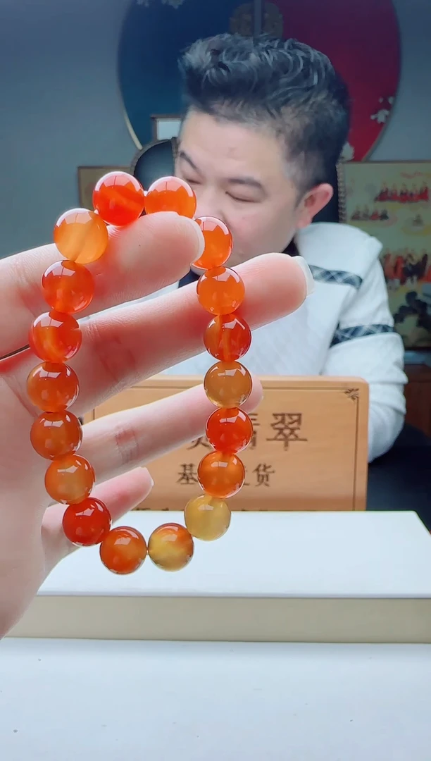 未镶嵌颈饰玛瑙/玉髓多样性发其一