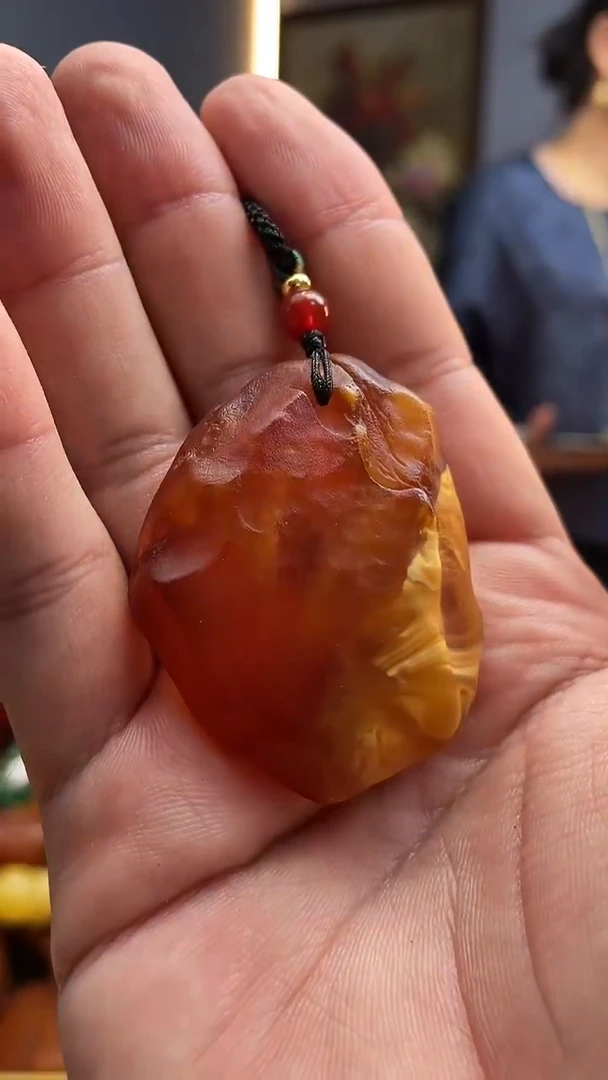 未镶嵌颈饰琥珀吊坠