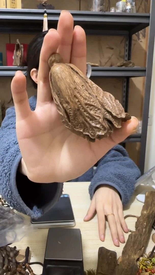 【闪购商品】沉香摆件49号达拉干野料雕刻白菜22克+