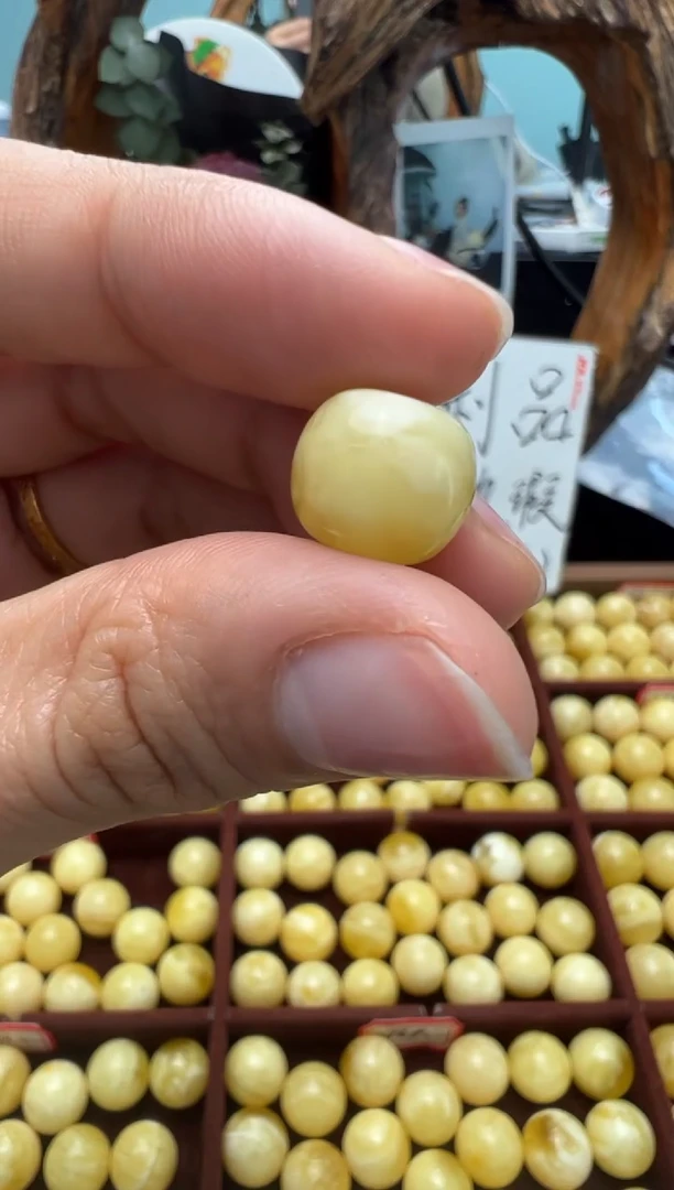 【闪购商品】蜜蜡裸石未镶嵌俄料微瑕老型11.6mm0.887克