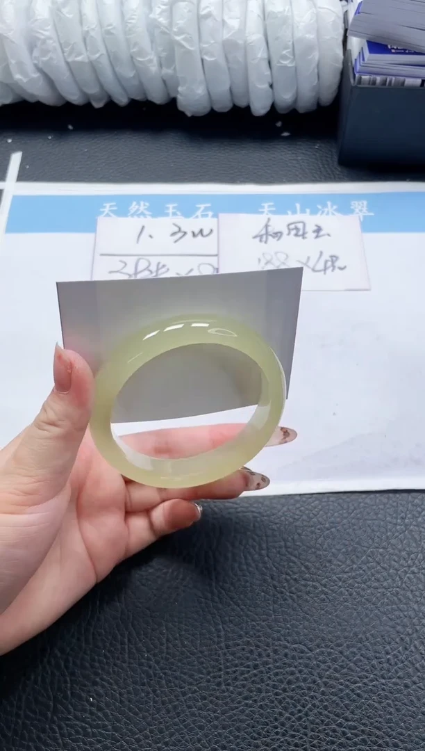 【闪购商品】石英质玉手镯未镶嵌82-62