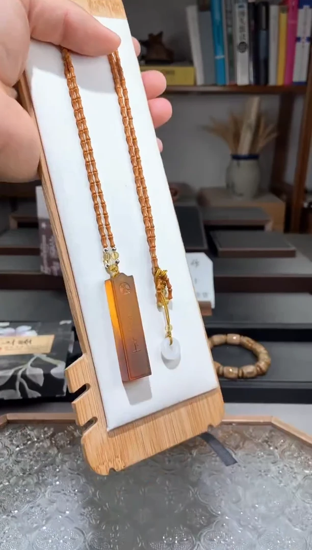 琥珀颈饰未镶嵌上上签