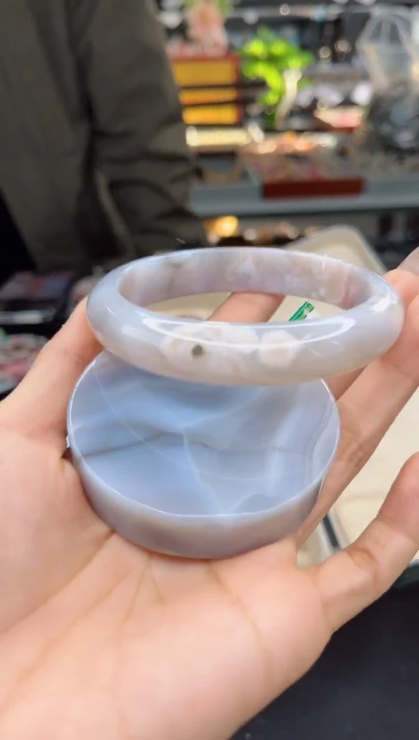 【闪购商品】石英质玉手镯未镶嵌63圈口（不退不换）1931079