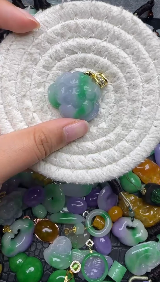 颈饰未镶嵌翡翠缅甸翡翠吊坠