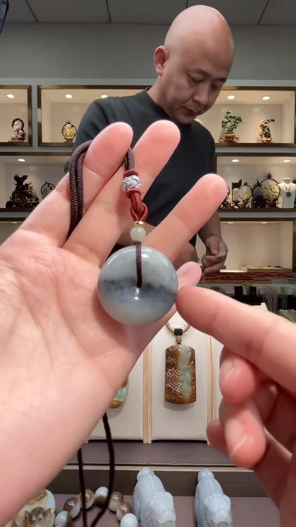 颈饰未镶嵌和田玉苏