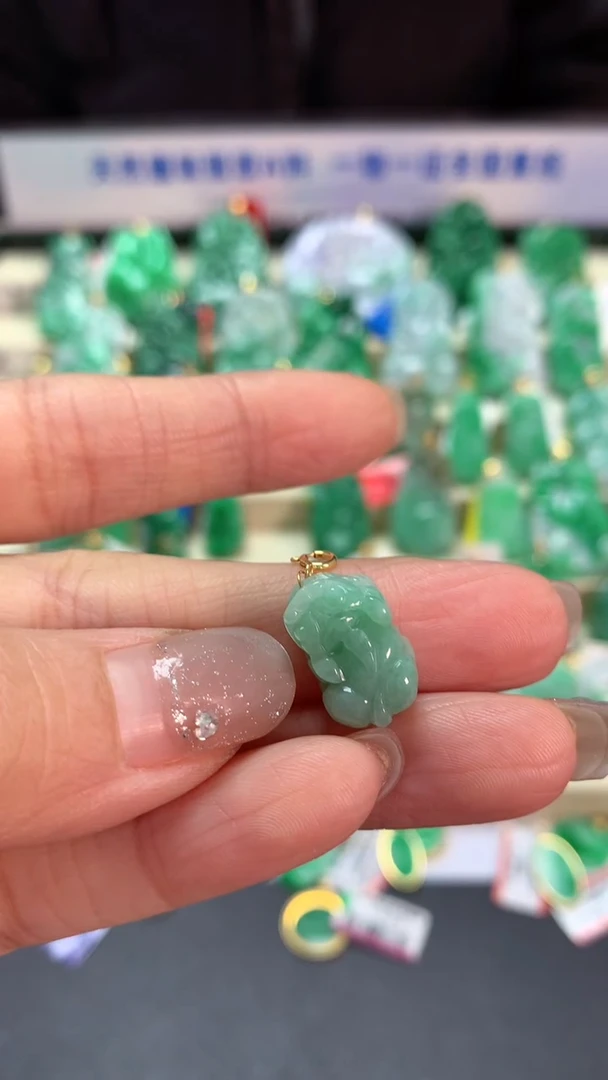 【闪购商品】翡翠吊坠(不含链)18K金镶嵌挂件