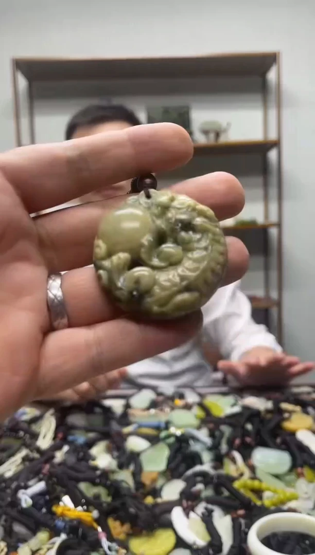 未镶嵌岫玉吊坠·