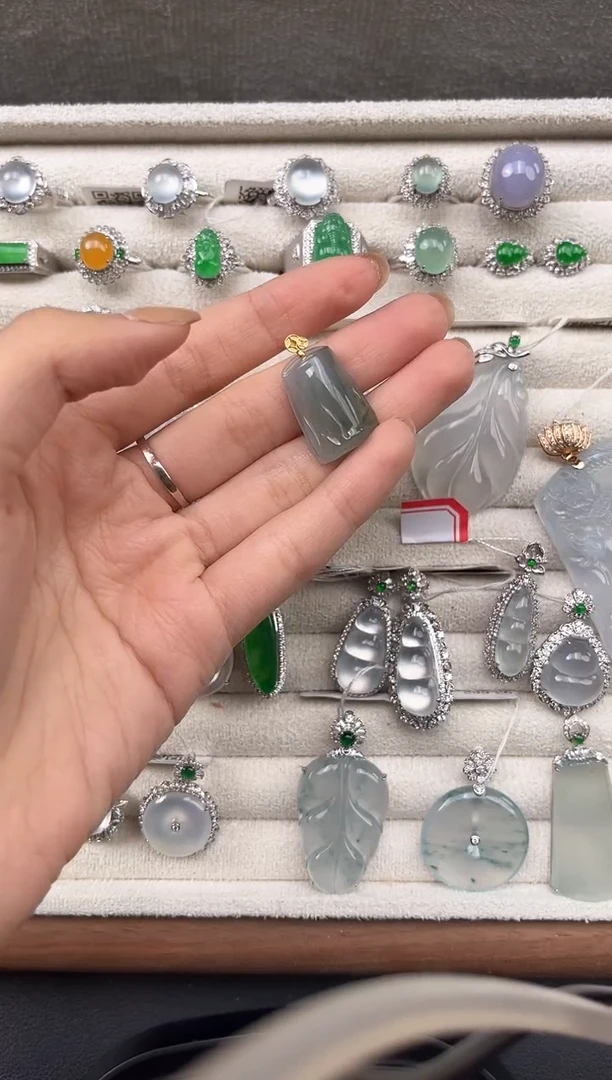 吊坠(不含链)18K金镶嵌翡翠翠小二缅甸翡翠严选LKL