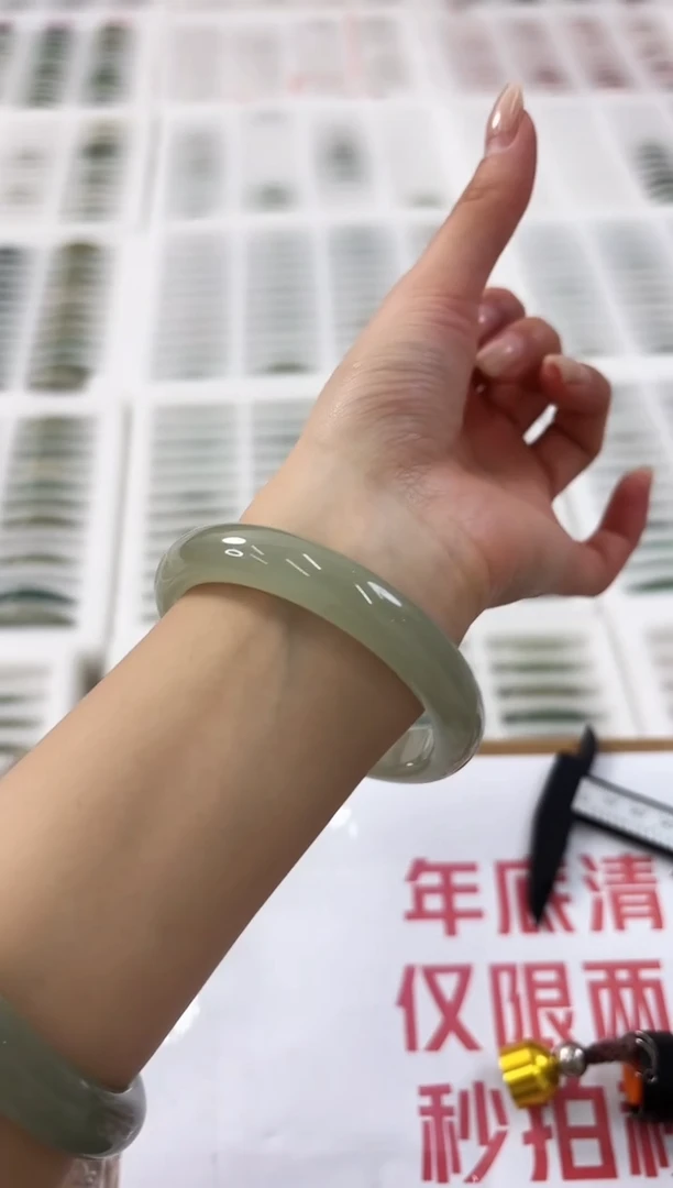 未镶嵌手镯石英质玉49-59D