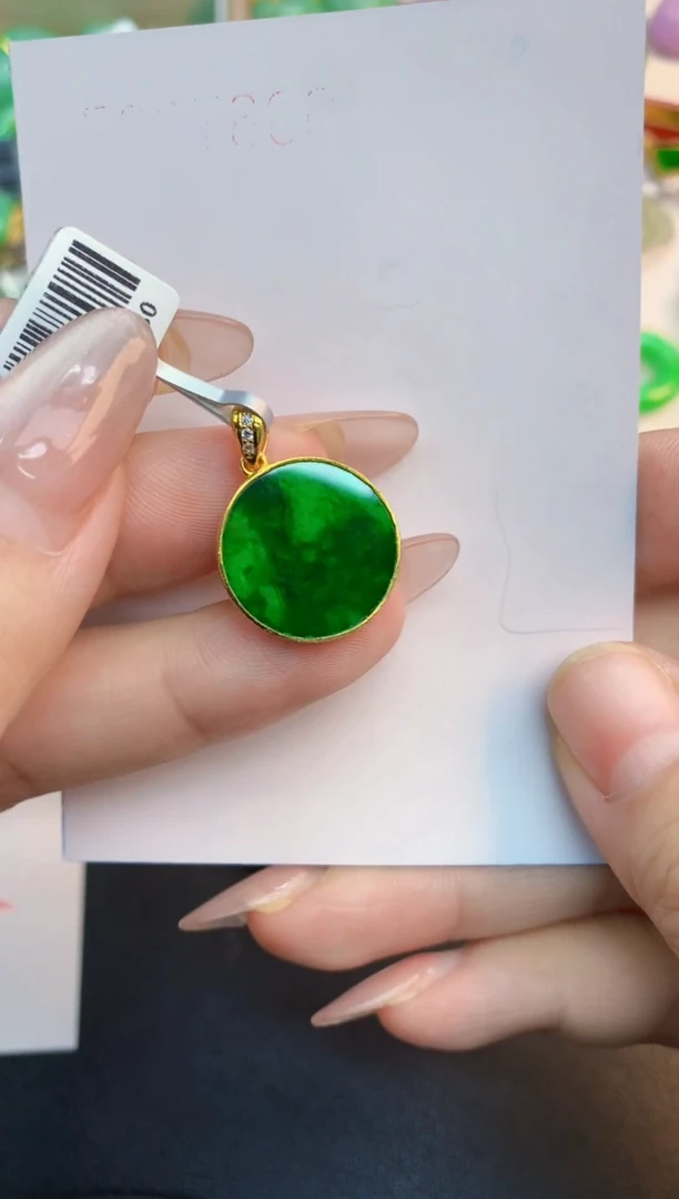 翡翠未镶嵌颈饰1