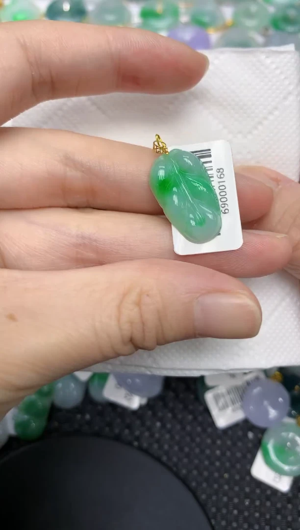 颈饰18K金镶嵌翡翠111111111