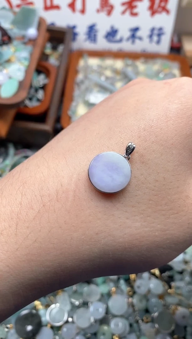 【闪购商品】翡翠颈饰未镶嵌哥哥