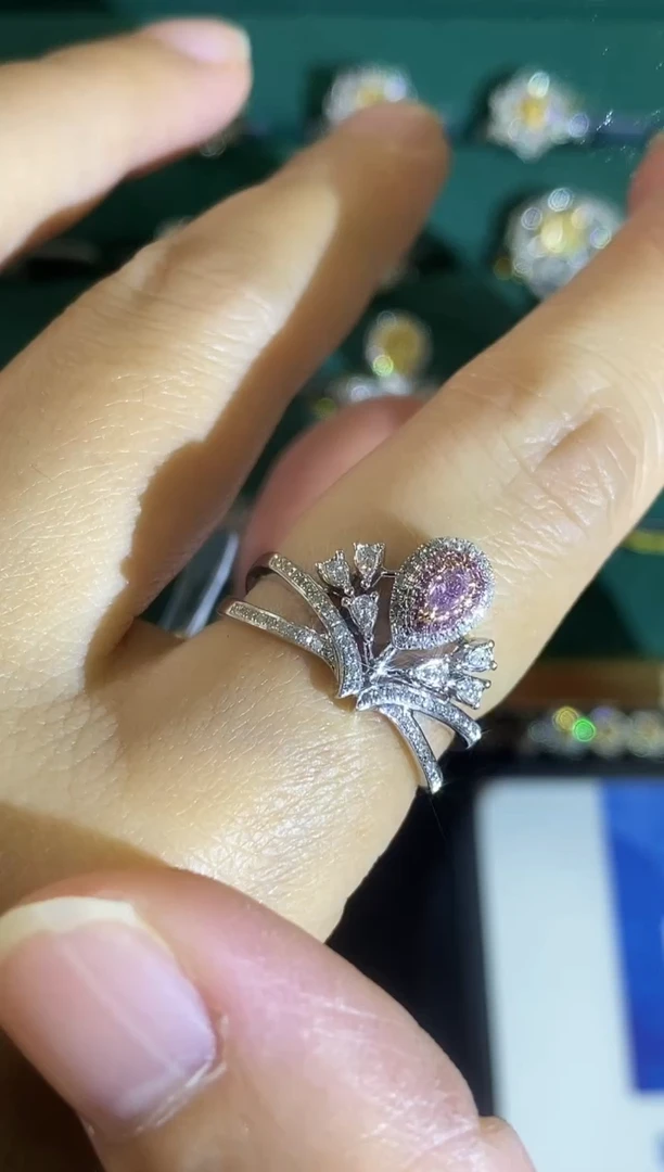 18K金镶嵌戒指钻石戒指