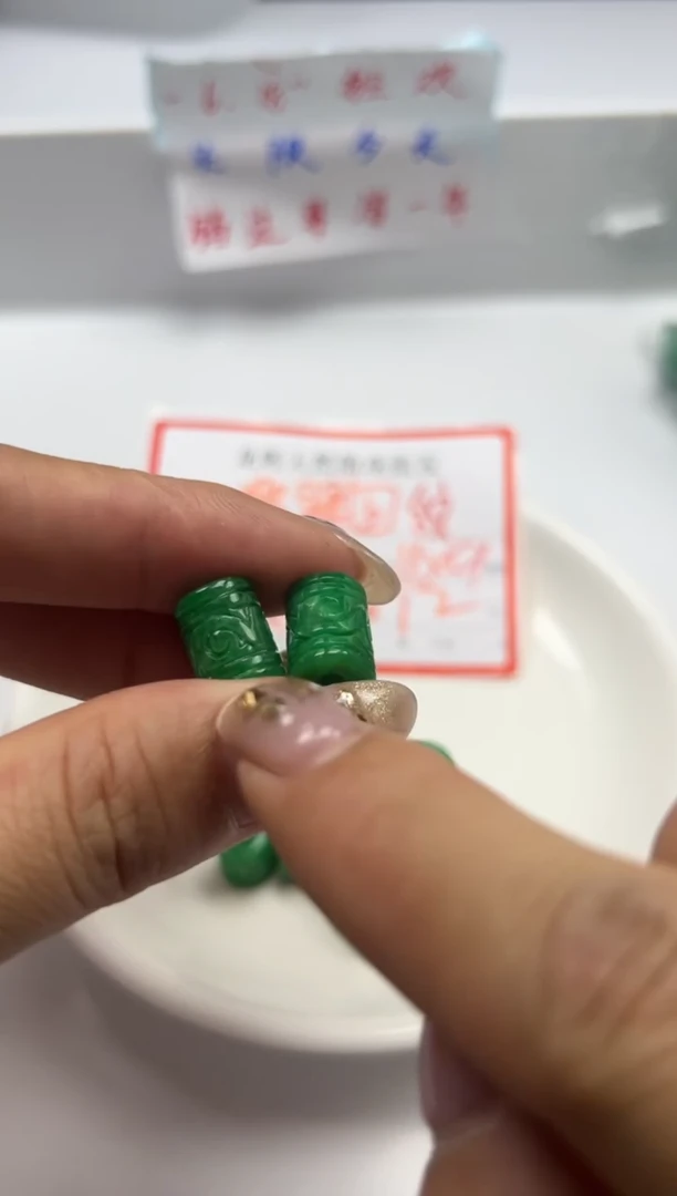 翡翠散珠w1831翡翠辣绿回纹路路通11*9mm*1个