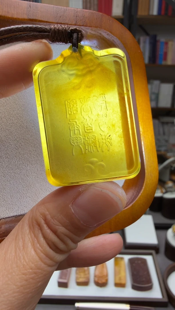 未镶嵌颈饰琥珀九字真言吊坠