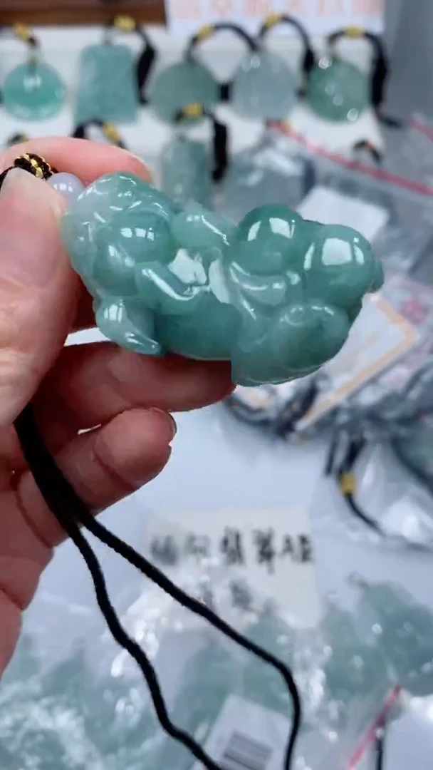 颈饰未镶嵌翡翠吊坠