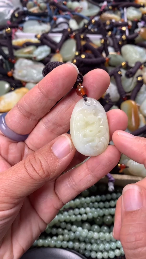 【闪购商品】和田玉颈饰未镶嵌多样性发货没有证书拍一发一有瑕