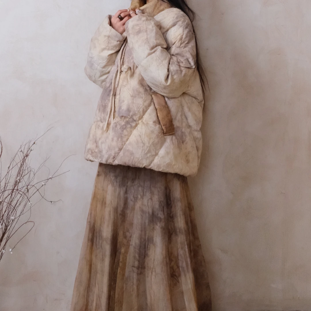 弥挲YT562733浮雕提花复古新中式盘扣短款鹅绒服外套宽松时尚白色