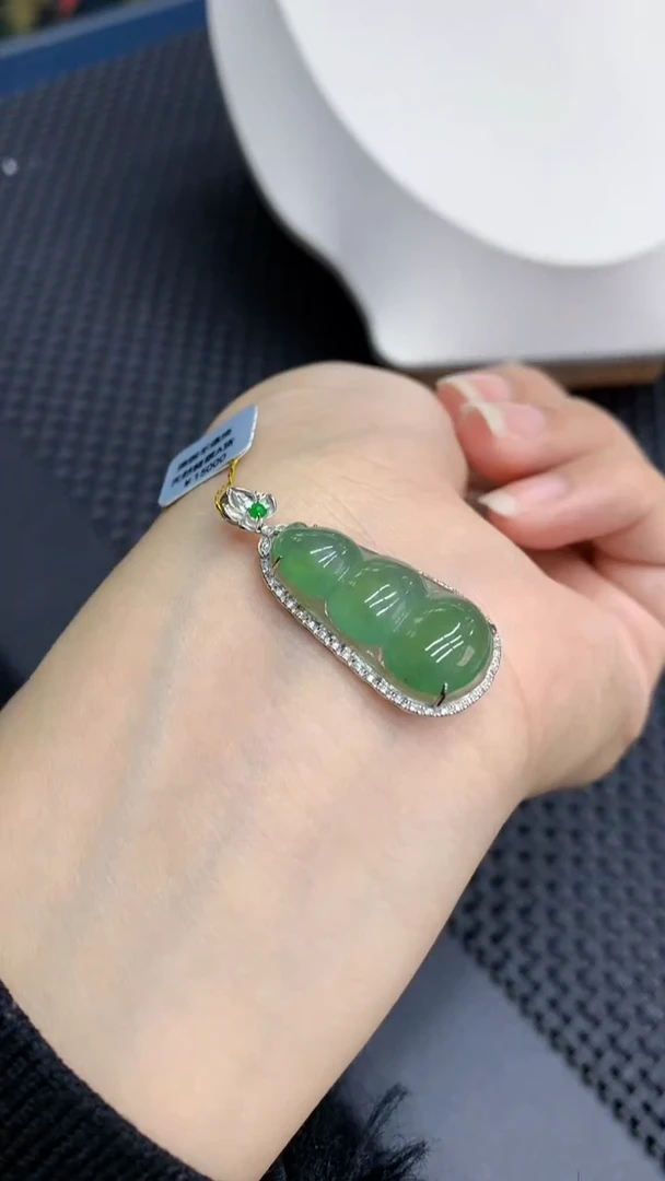 【闪购商品】翡翠颈饰18K金镶嵌            8