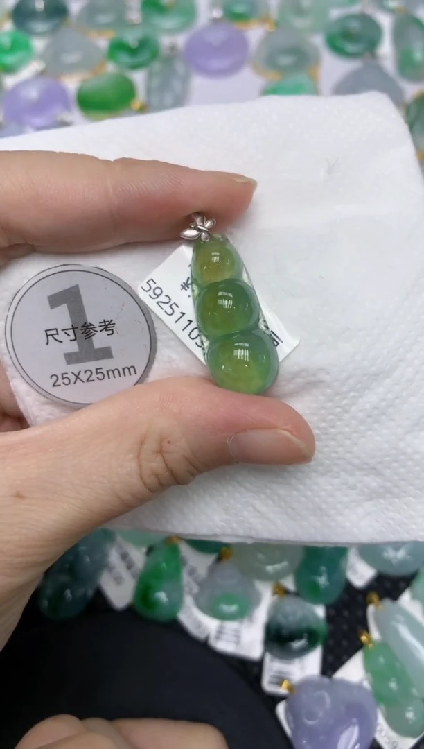 颈饰18K金镶嵌翡翠111111111