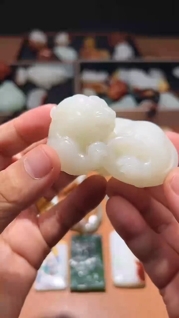 未镶嵌和田玉把件行***。和田玉