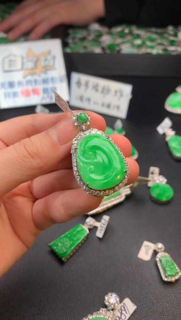 【闪购商品】翡翠颈饰银S925镶嵌翡翠