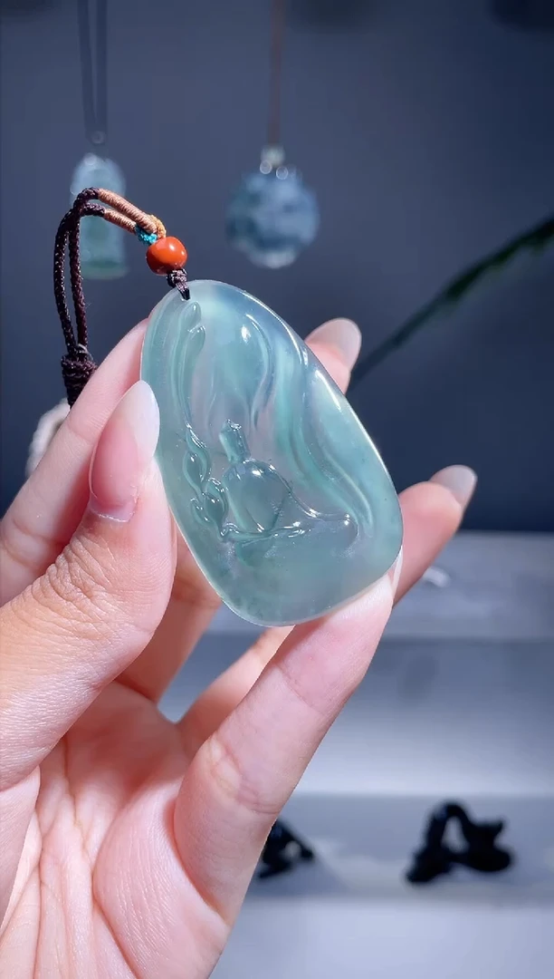 翡翠未镶嵌颈饰悟道