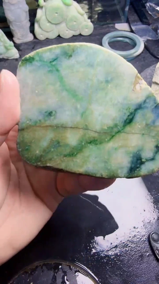 未镶嵌挂件翡翠白****?天然翡翠090