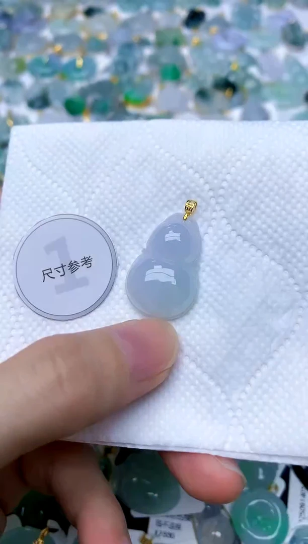 颈饰18K金镶嵌翡翠天然A货翡翠