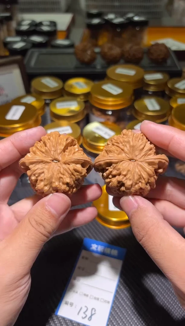 文玩核桃把件138麒麟纹官帽50