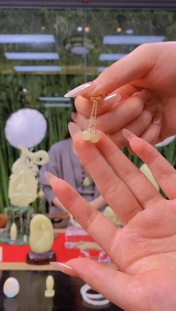 银S925镶嵌和田玉挂件闪购925银镶嵌耳坠多样发发一对约7mm