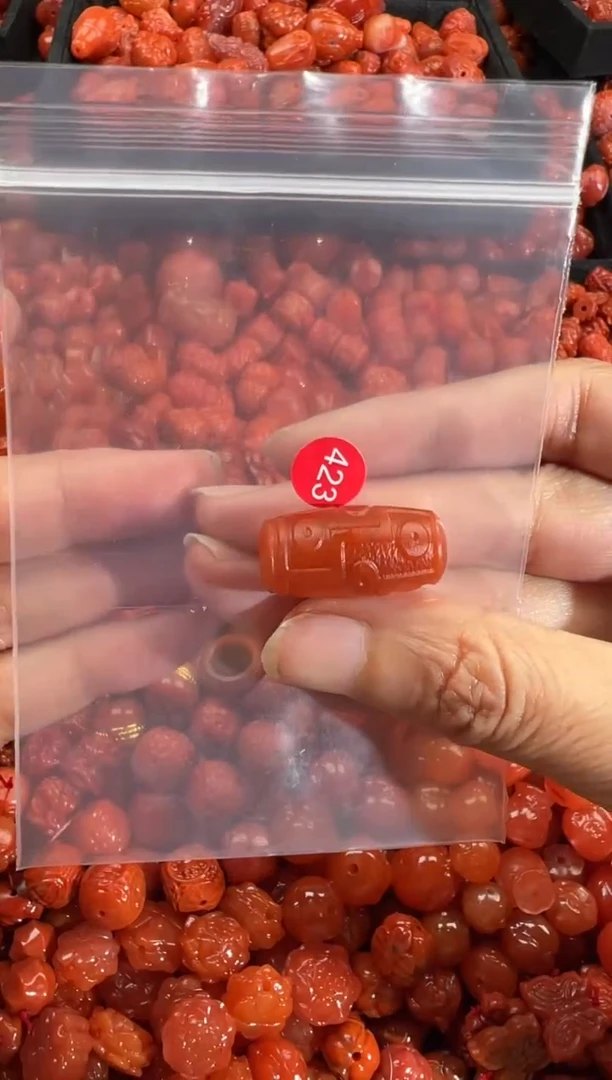 南红玛瑙未镶嵌颈饰1