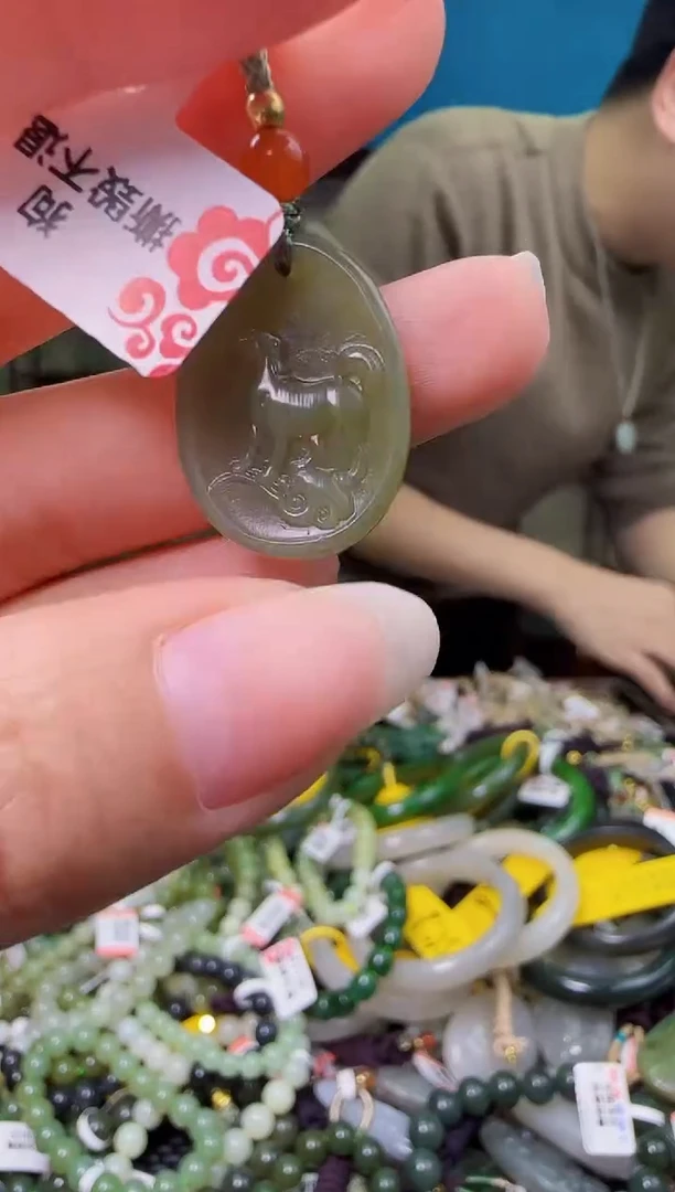 颈饰未镶嵌和田玉1