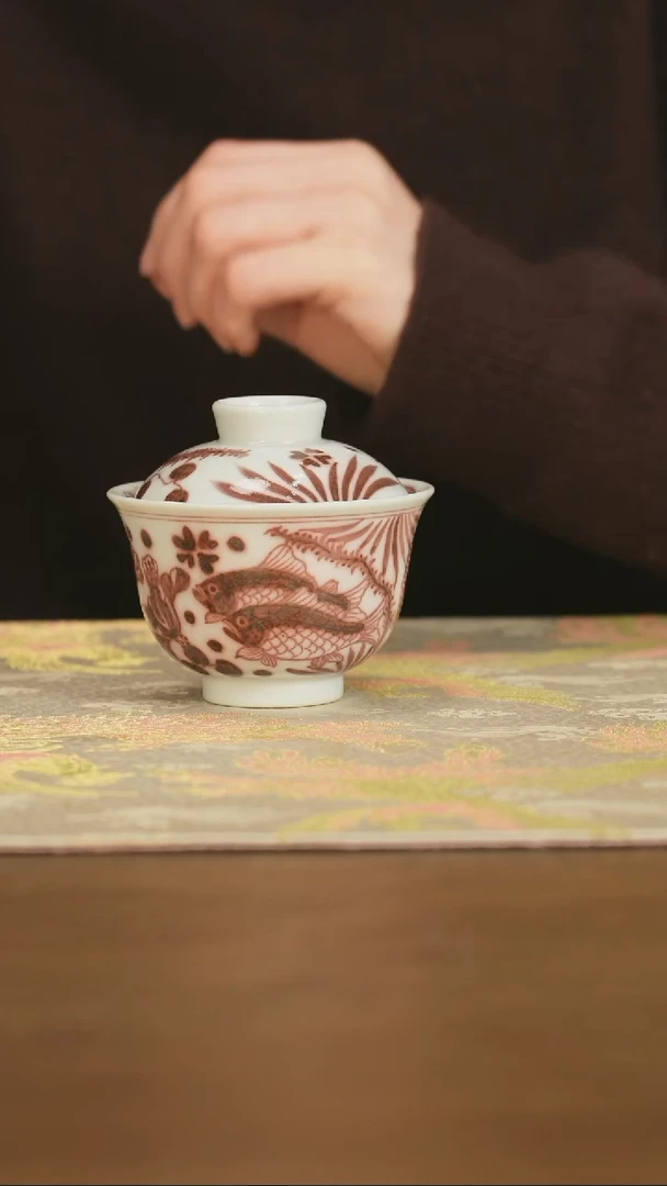 【闪购商品】景德镇手工釉里红鱼藻盖碗