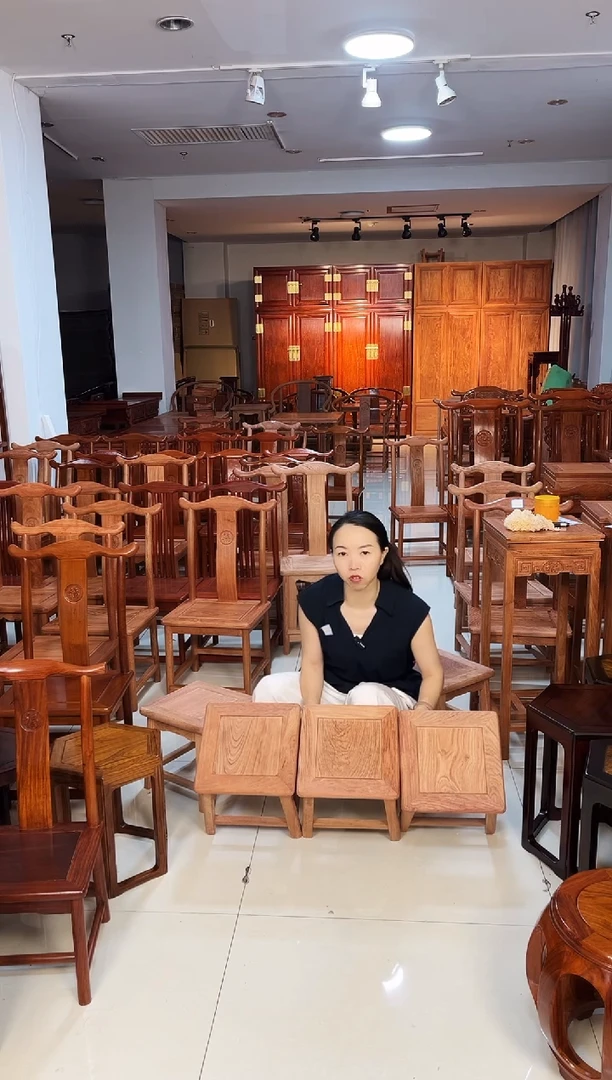 花梨木类家具刘*第单张白胚小方凳