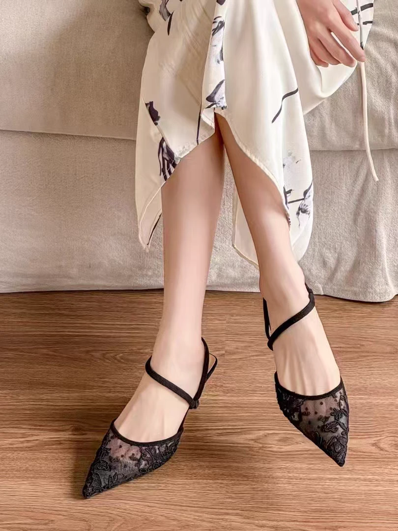 新款性感后空细跟凉鞋法式蕾丝网纱雕花时装高跟单鞋