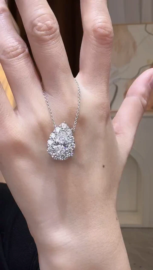 18K金镶嵌颈饰实验室培育钻石18k金k白2卡水滴围钻项链