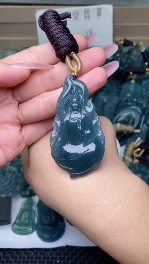 颈饰未镶嵌翡翠