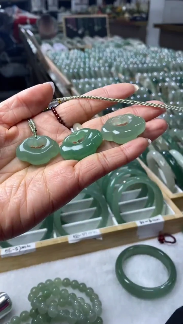 未镶嵌手镯石英质玉102