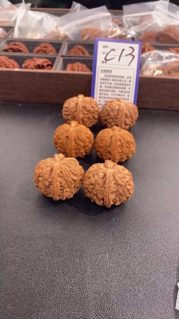 【闪购商品】文玩核桃吊坠40白狮子